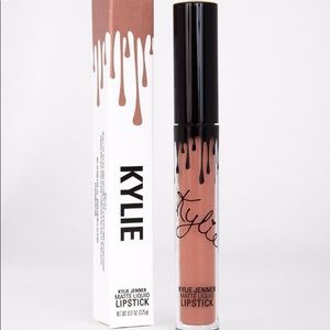 Kylie matte liquid lipstick. Color: Malibu